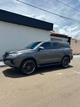 TOYOTA HILUX SW4 2.7 SR 7 LUGARES 4X2 16V FLEX 4P AUTOMÁTICO